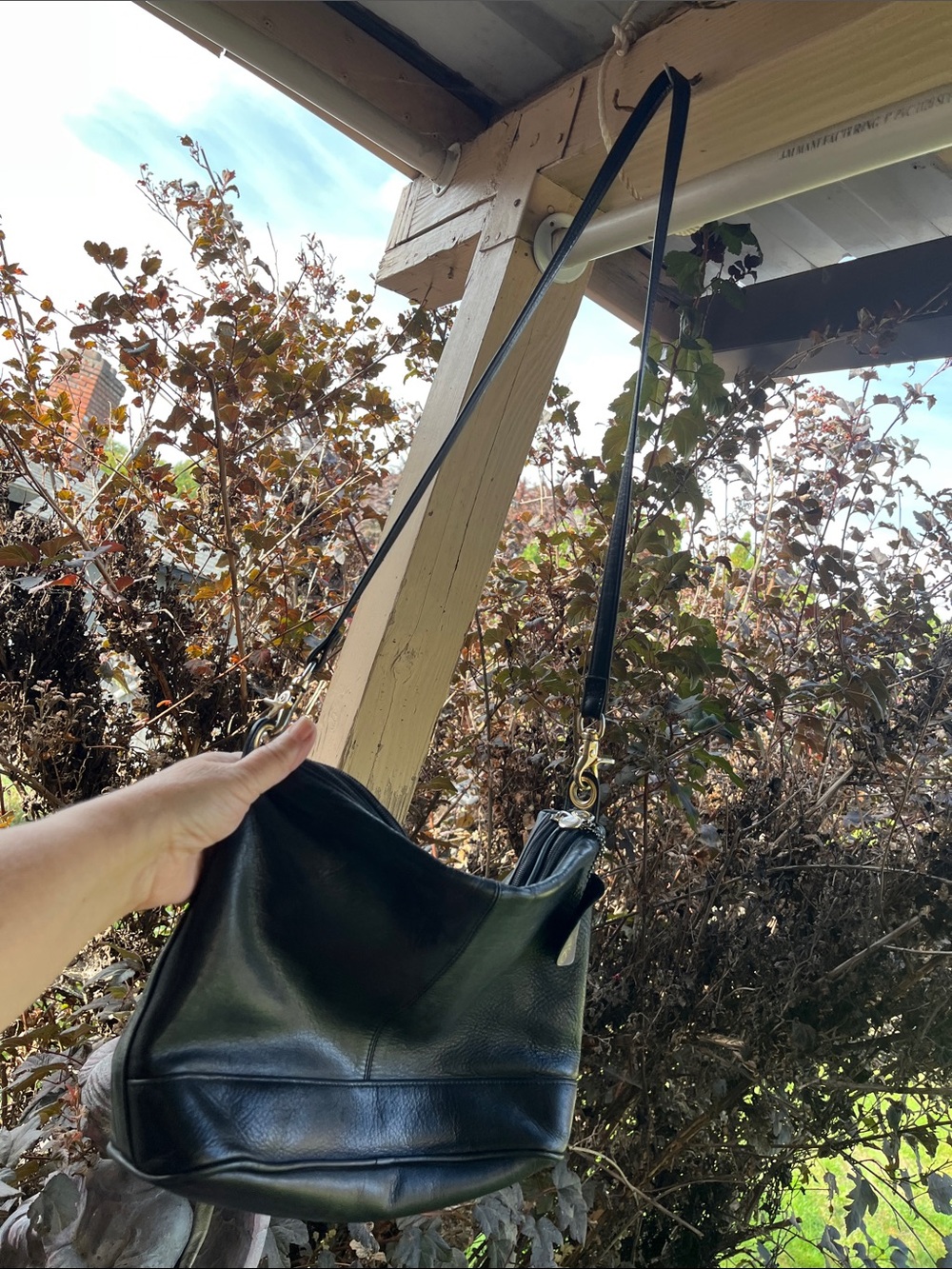 Tignanello Classic Bag Pebble Leather Black Crossbody